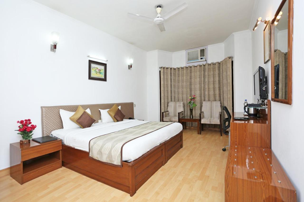 Hotel Windsor Castle Cyber City Gurgaon Exteriör bild