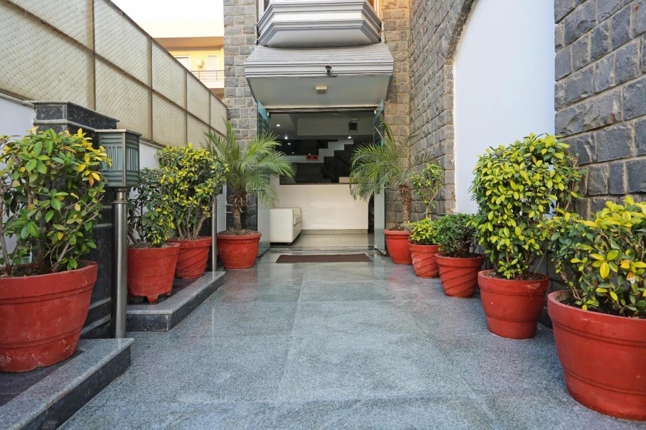 Hotel Windsor Castle Cyber City Gurgaon Exteriör bild