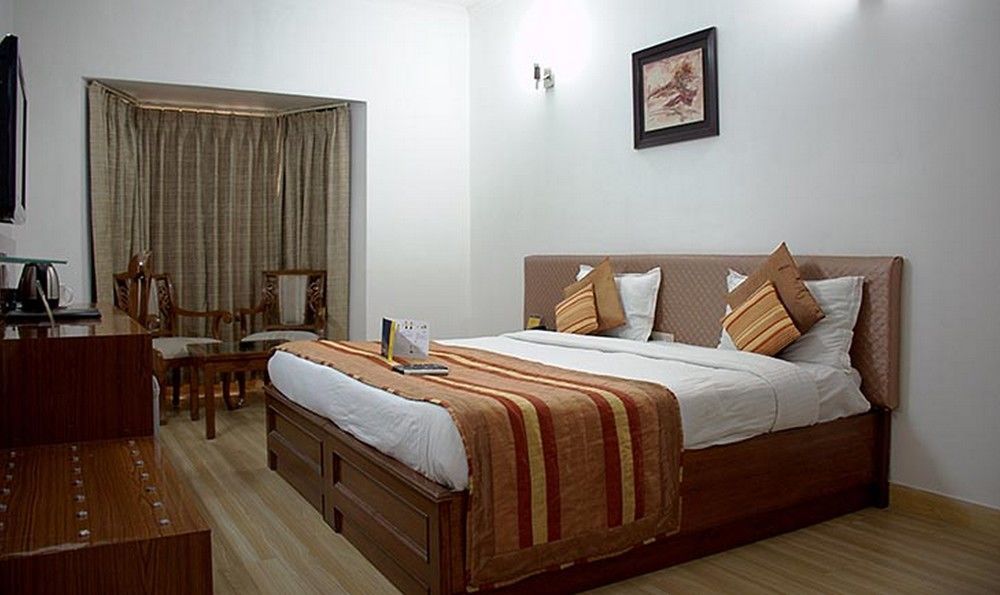Hotel Windsor Castle Cyber City Gurgaon Exteriör bild