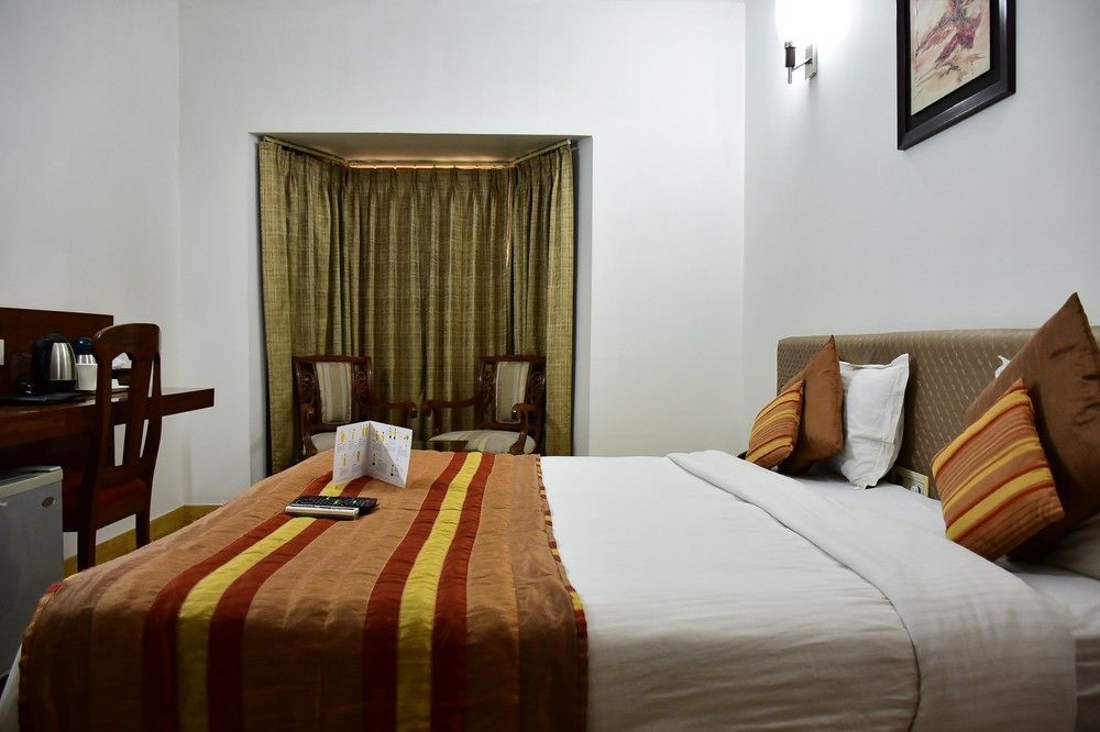 Hotel Windsor Castle Cyber City Gurgaon Exteriör bild