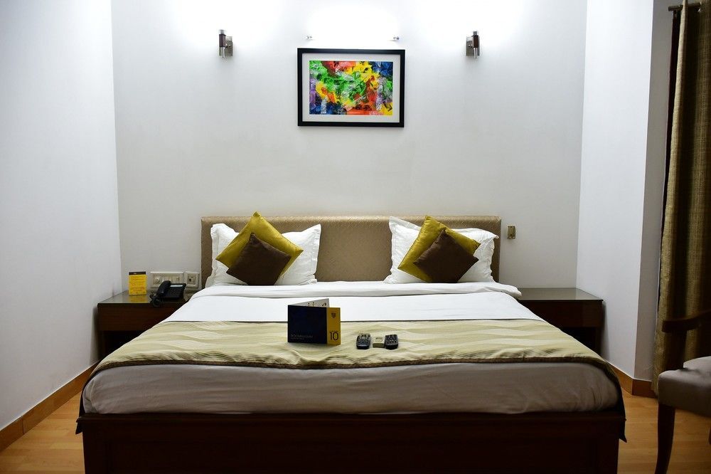 Hotel Windsor Castle Cyber City Gurgaon Exteriör bild