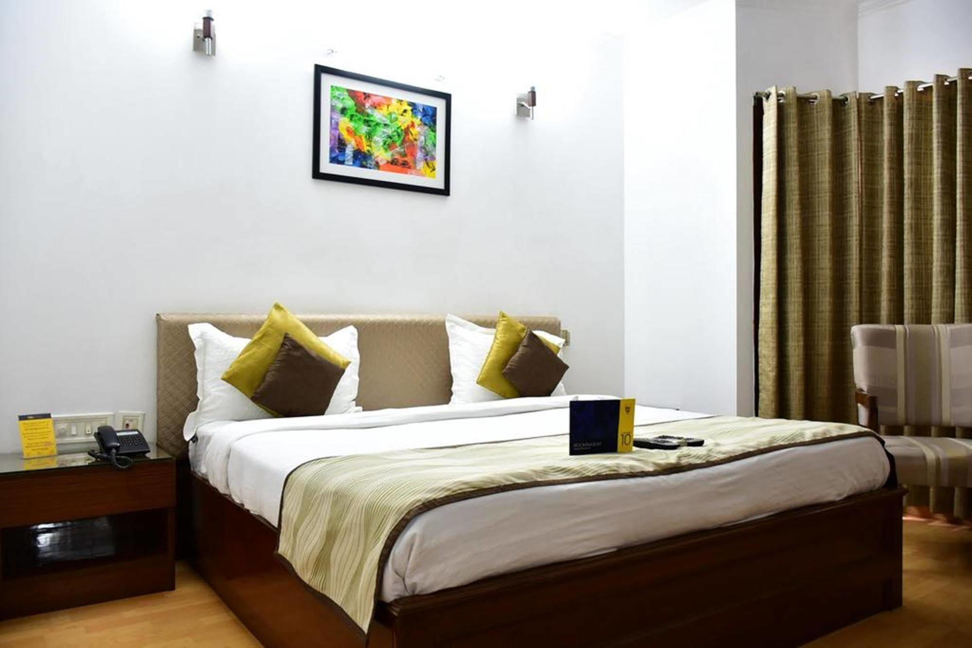 Hotel Windsor Castle Cyber City Gurgaon Exteriör bild