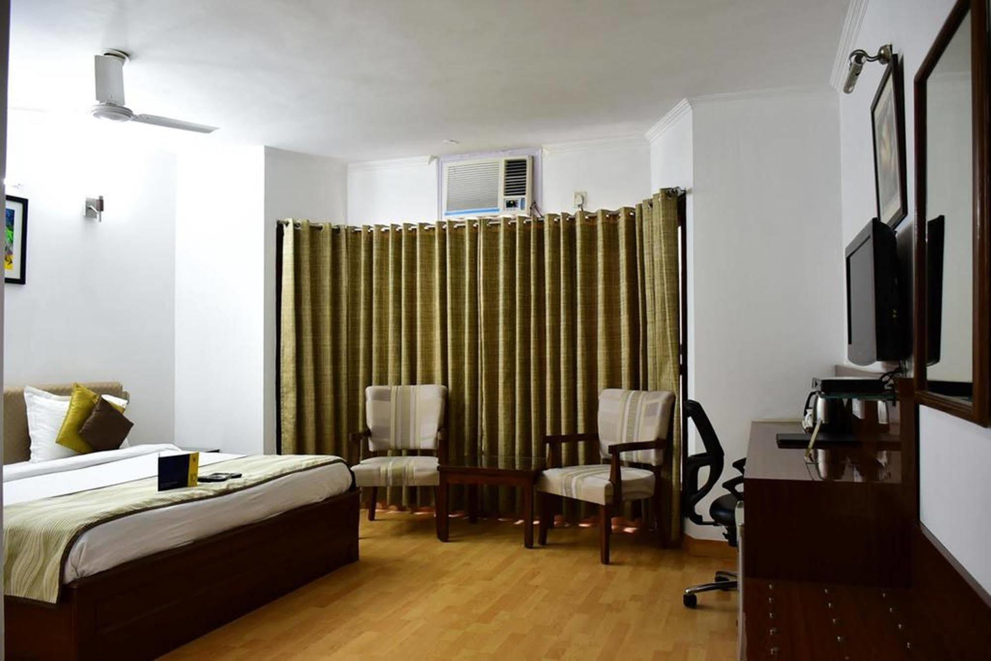 Hotel Windsor Castle Cyber City Gurgaon Exteriör bild